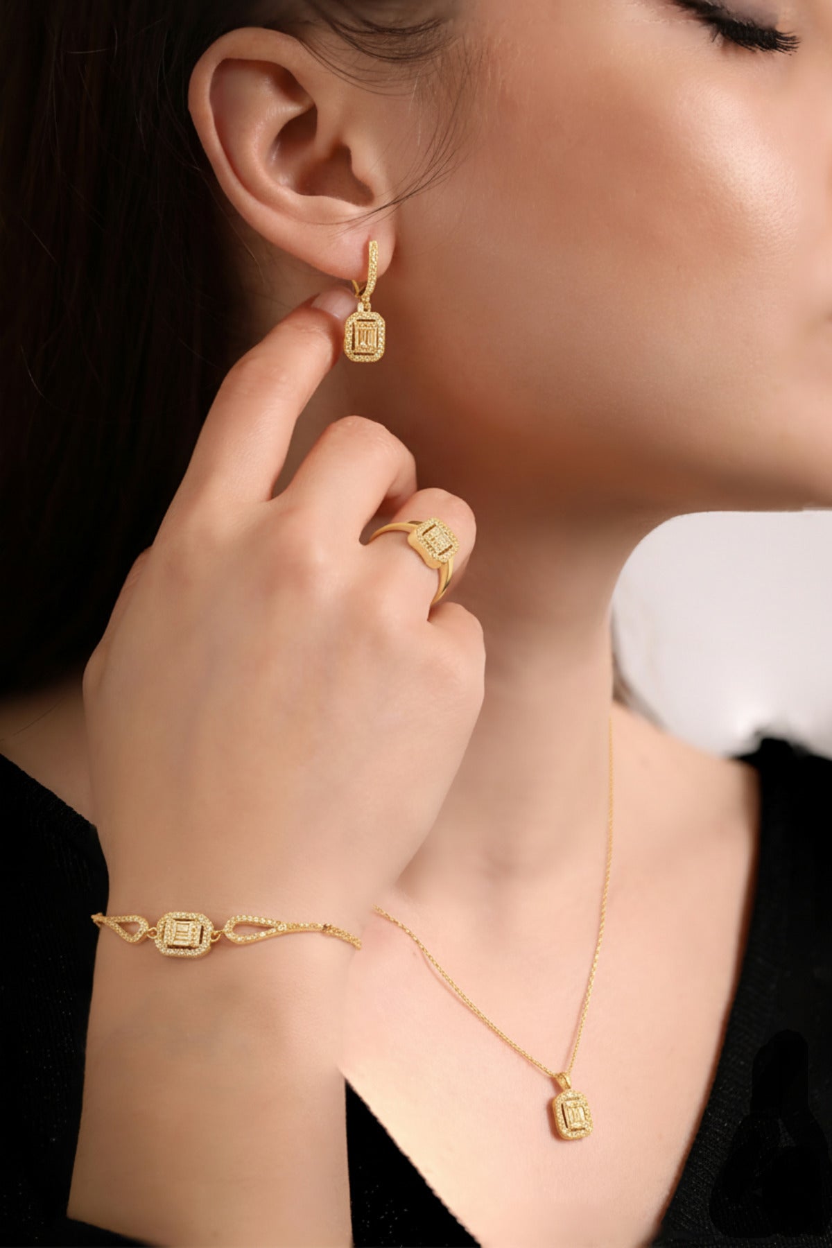 (ÇANTALI KUTU)925 Ayar Gümüş Dörtlü Baget Gold Kadın Set