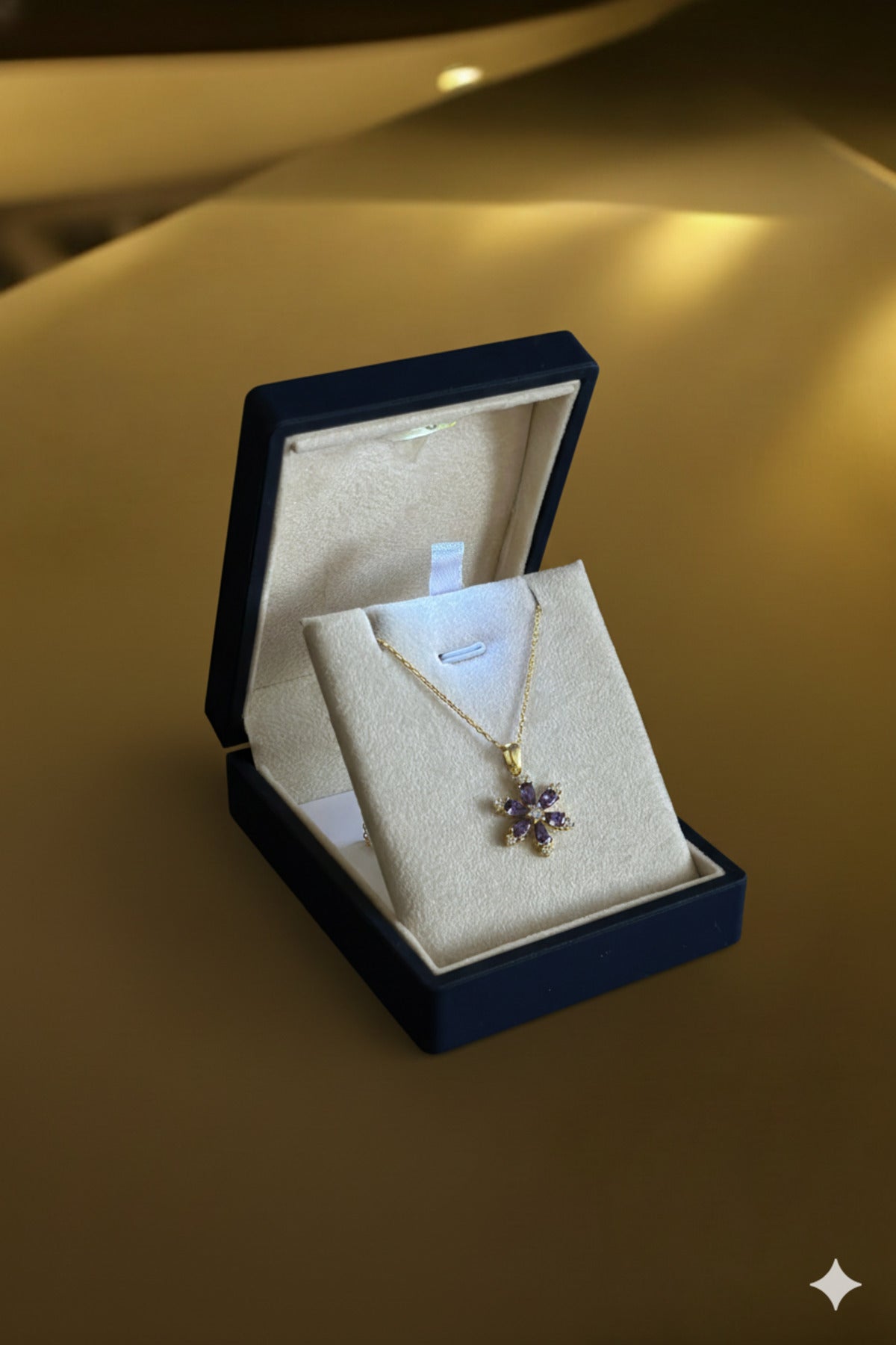 (PREMİUM IŞIKLI KUTULU) 925 Ayar Gümüş Mor Taşlı 18 Ayar Gold Kaplama Lotus Çiçeği Kadın Kolye