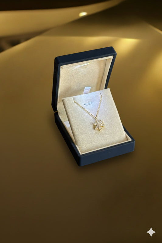 (PREMİUM IŞIKLI KUTULU) 925 Ayar Gümüş Beyaz Taşlı 18 Ayar Gold Kaplama Lotus Çiçeği Kadın Kolye