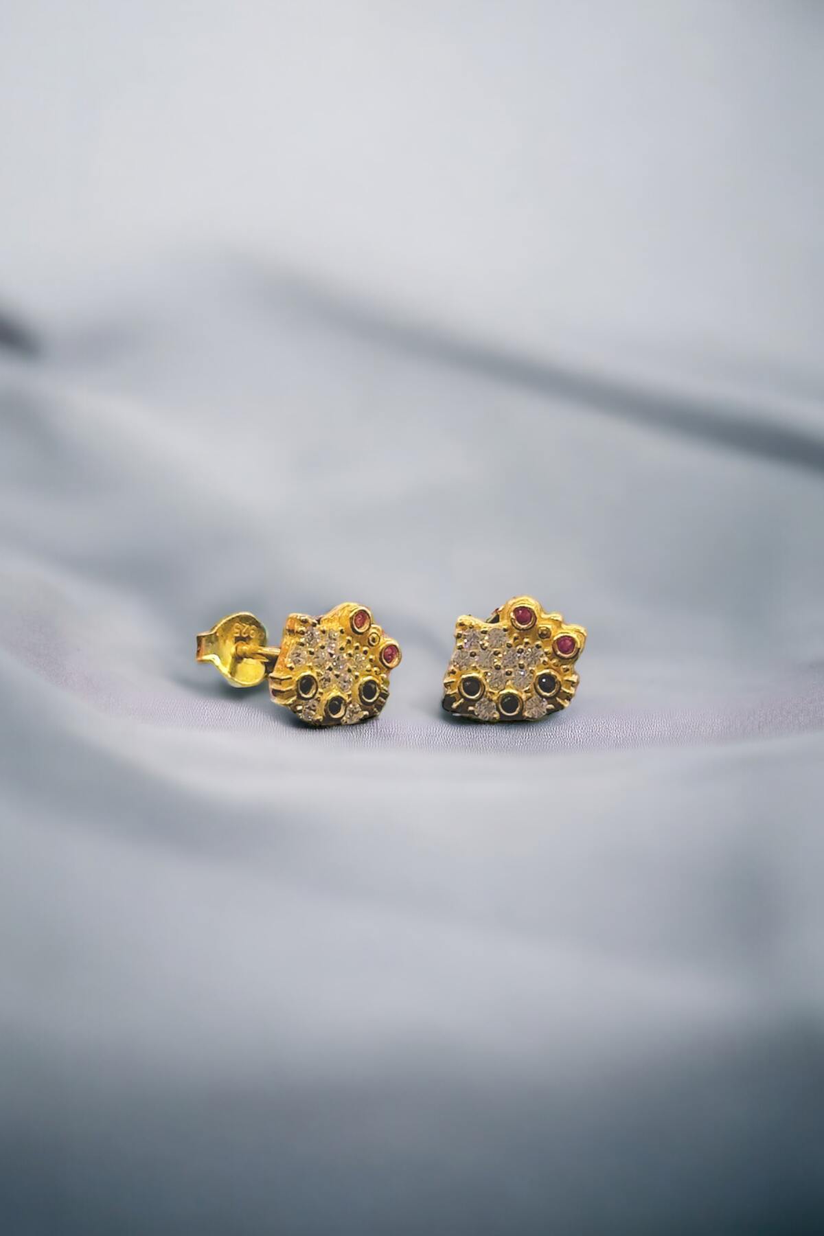925 Ayar Gümüş hello kitty Model Minimal Çivi KÜPE - 5