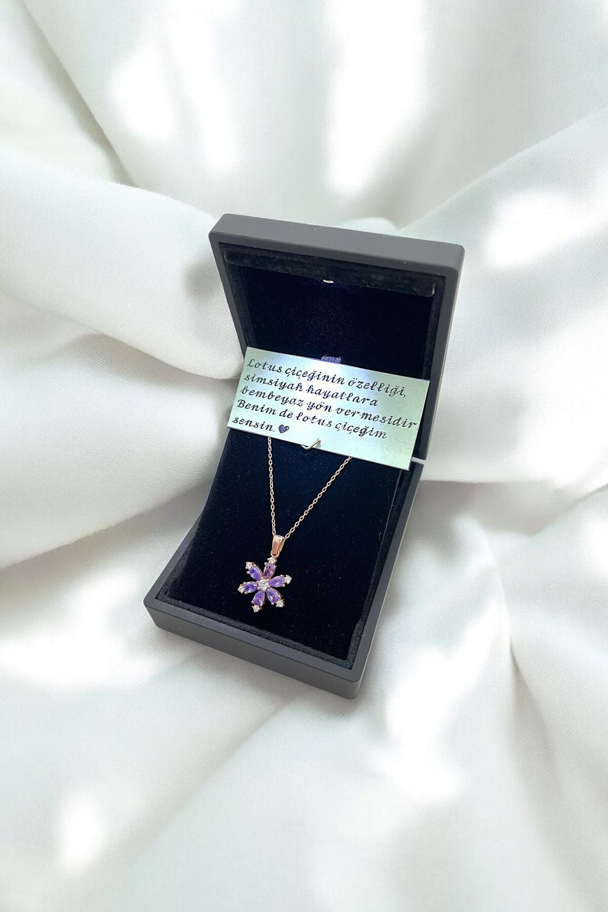 925 Ayar Gümüş Lotus Çiçeği Kadın Kolye (IŞIKLI KUTU)