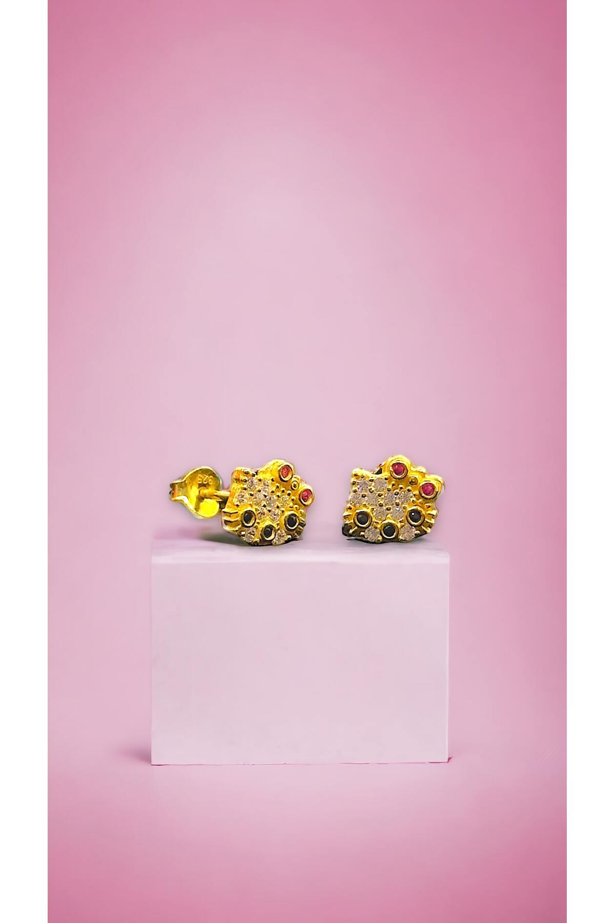 925 Ayar Gümüş hello kitty Model Minimal Çivi KÜPE - 4
