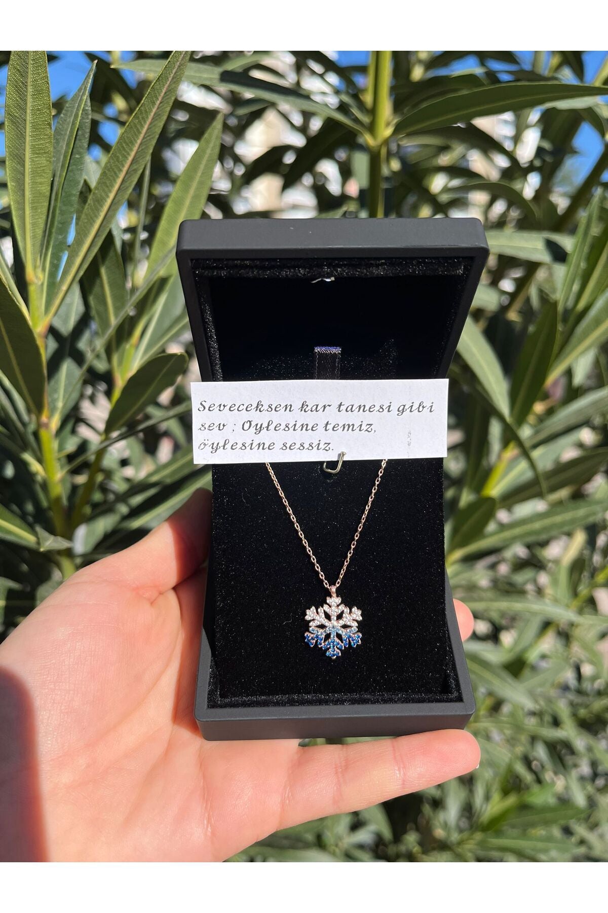 925 Ayar Kar Tanesi Renkli Taşlı Gümüş Kolye (IŞIKLI KUTU)